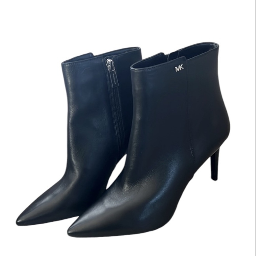 MICHAEL Michael Kors Black Leather Pointed-Toe Ankle Booties